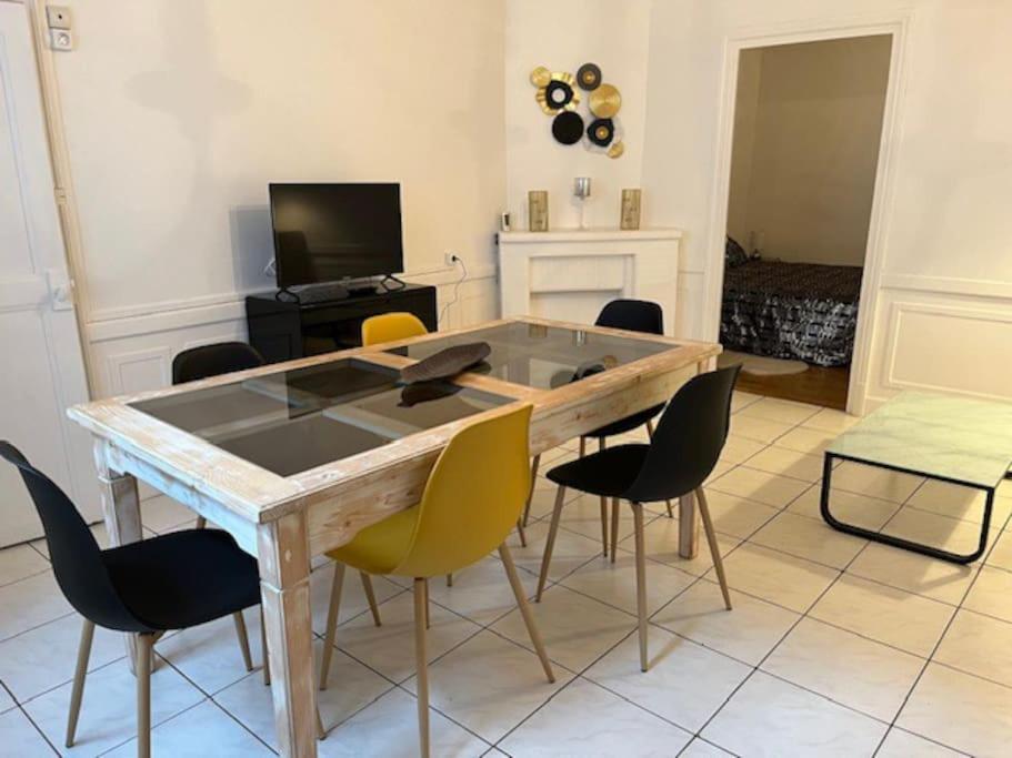 Joli Appartement Centre Nevers Exteriör bild